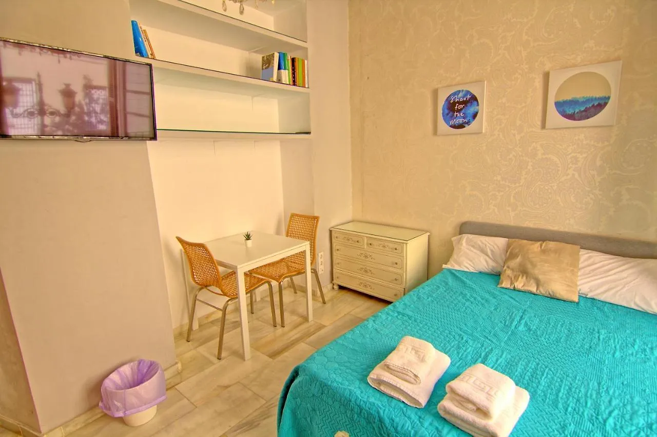 Low Cost Rooms Teatro Malaga 0*,