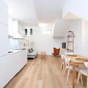 Apartamento Duplex Victoria Amplio Y A 15 Min Del Centro Y Calle Larios, Málaga